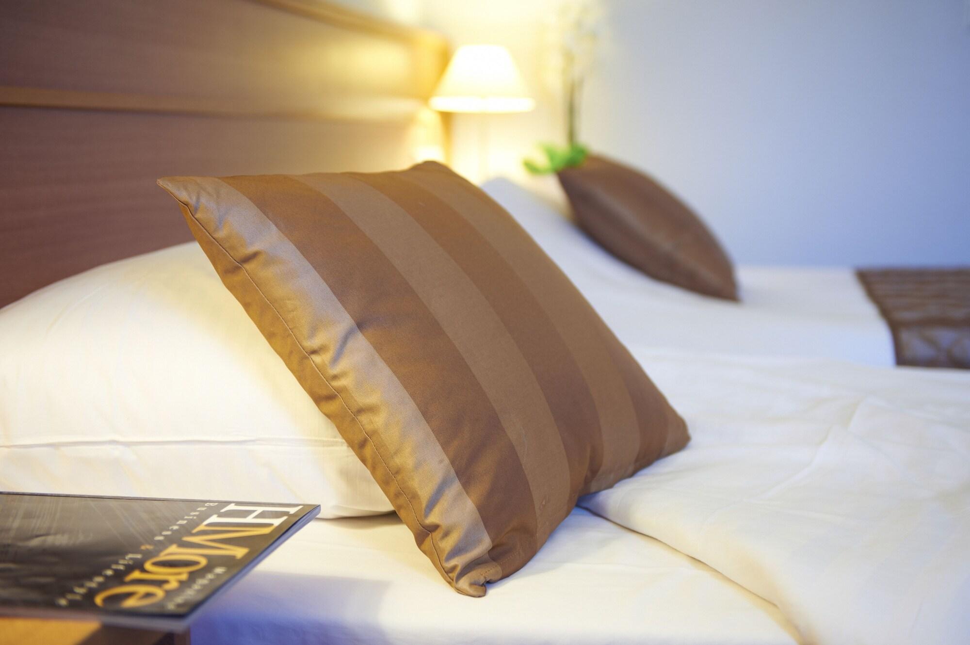 Bastion Hotel Duesseldorf Нойс Экстерьер фото