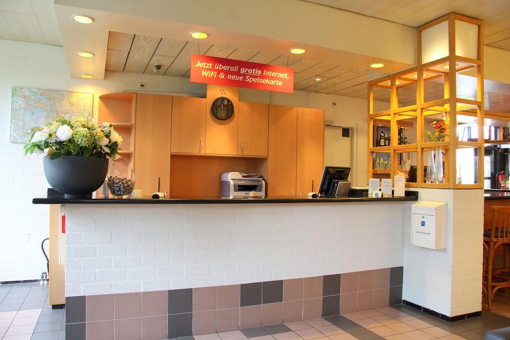 Bastion Hotel Duesseldorf Нойс Экстерьер фото